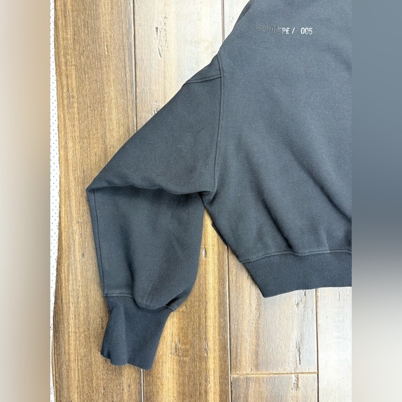 Women’s Izzue size XS Black V Neck crew Cropped Sweatshirt RSVD graphic grunge - Picture 11 of 12